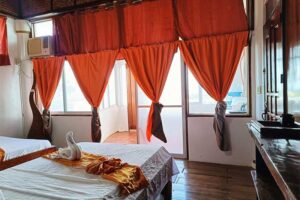 Accommodation: Phoenix